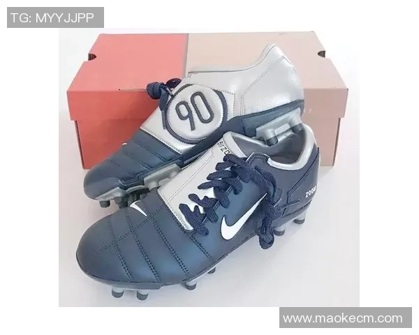 耐克球星款足球运动鞋：突破极限的速度与精准，助力赛场荣耀