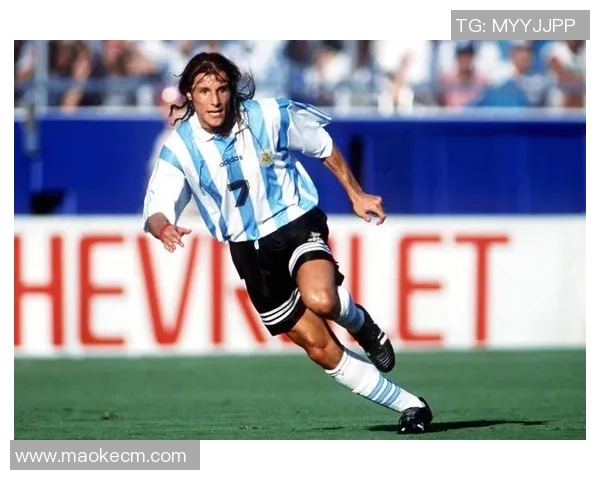 超一线足球球星及其影响力分析：全球足坛的顶尖球员风采