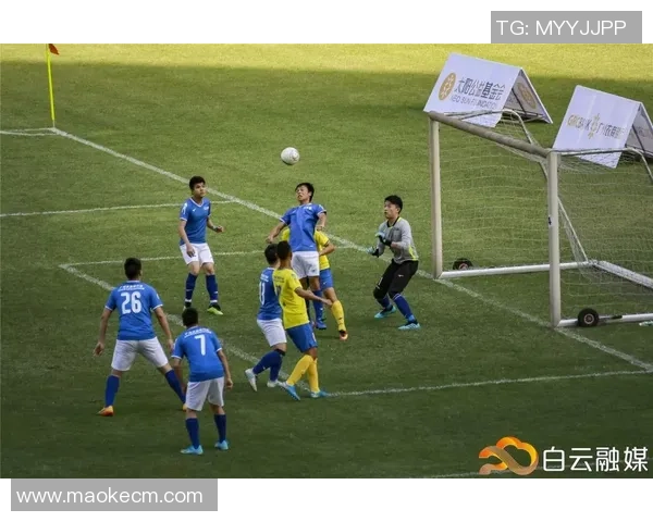 足球传奇：从绿茵场到荣耀巅峰，解析球星成长的奋斗与辉煌历程